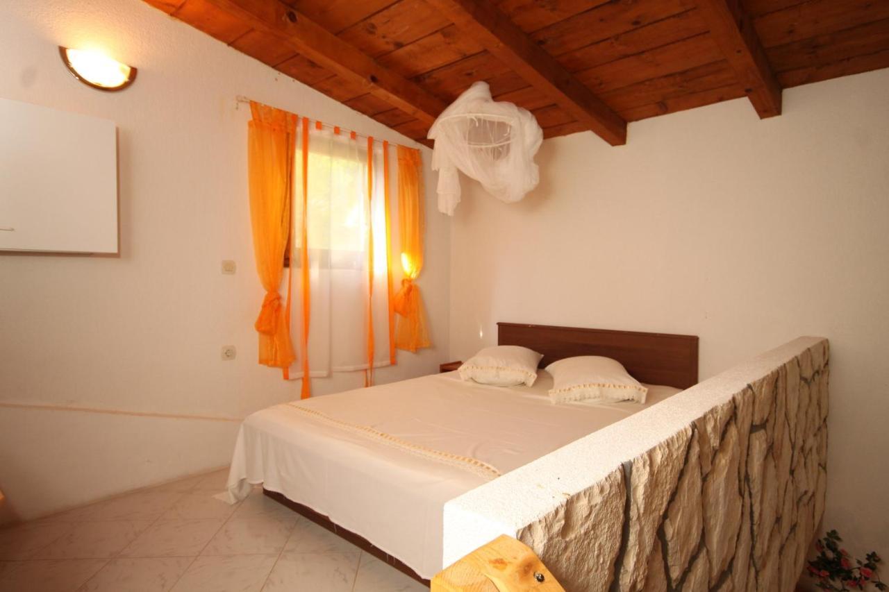 Apartments With A Parking Space Rukavac, Vis - 2444 รูคาวาซ ภายนอก รูปภาพ
