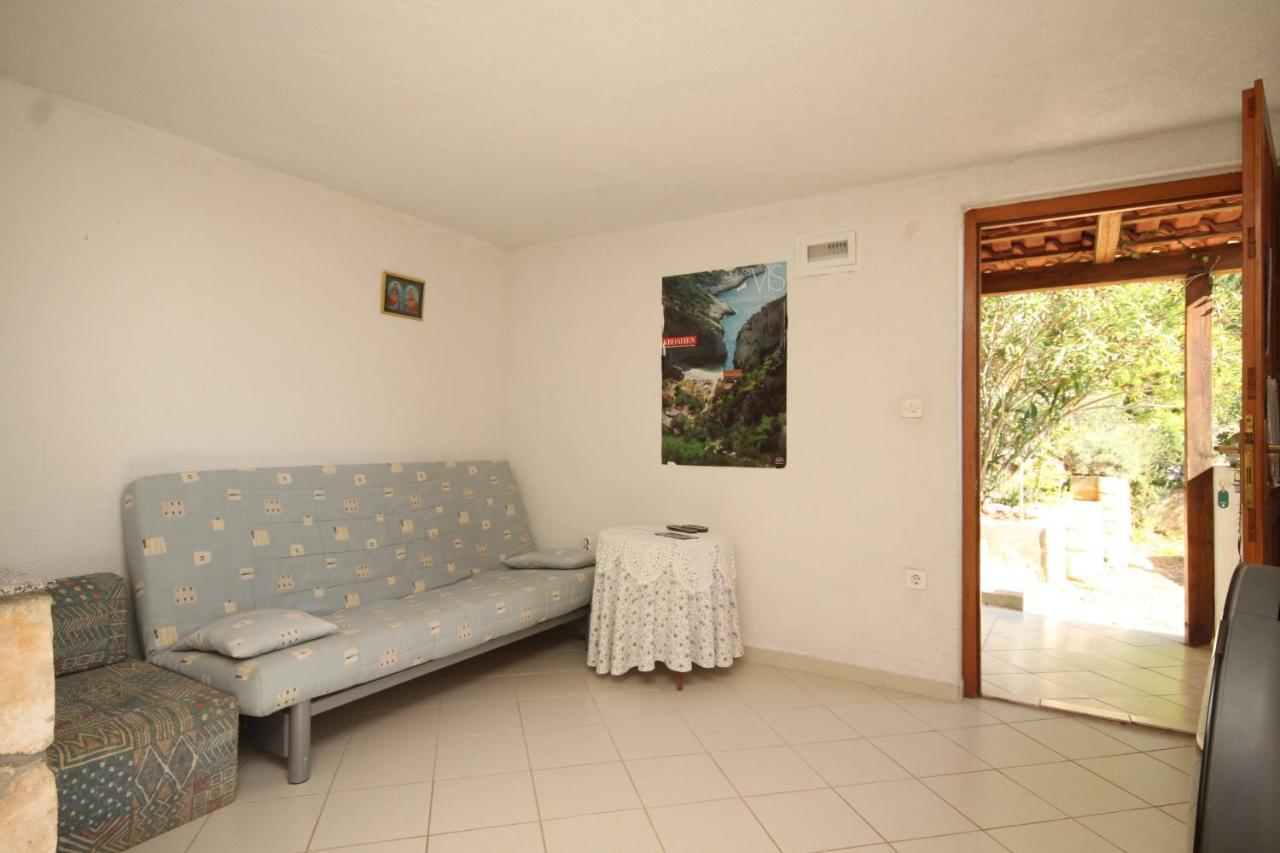 Apartments With A Parking Space Rukavac, Vis - 2444 รูคาวาซ ภายนอก รูปภาพ