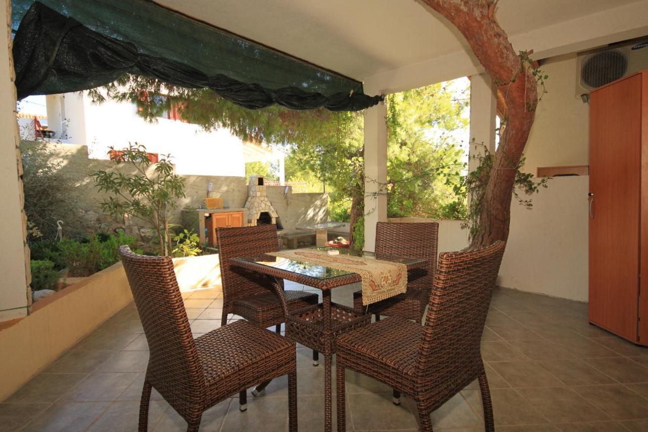 Apartments With A Parking Space Rukavac, Vis - 2444 รูคาวาซ ภายนอก รูปภาพ