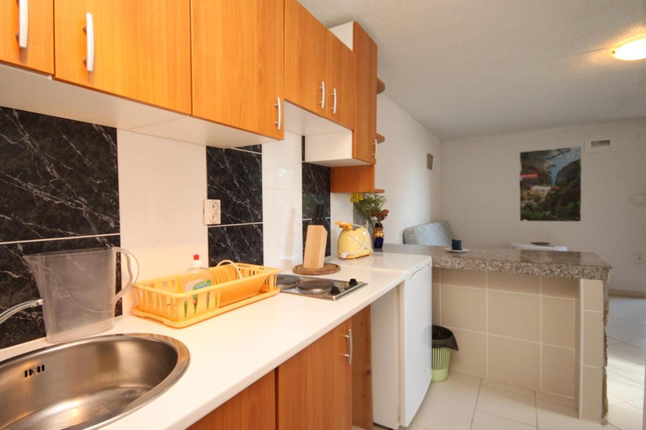 Apartments With A Parking Space Rukavac, Vis - 2444 รูคาวาซ ภายนอก รูปภาพ