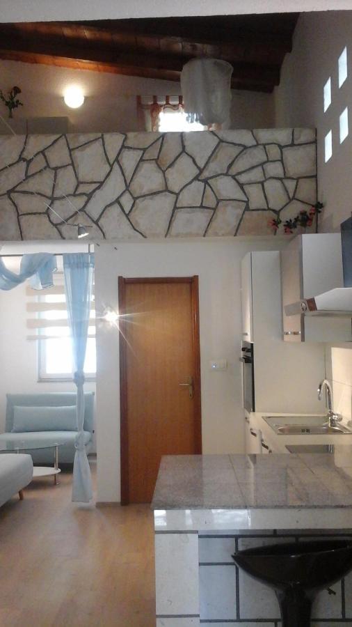 Apartments With A Parking Space Rukavac, Vis - 2444 รูคาวาซ ภายนอก รูปภาพ