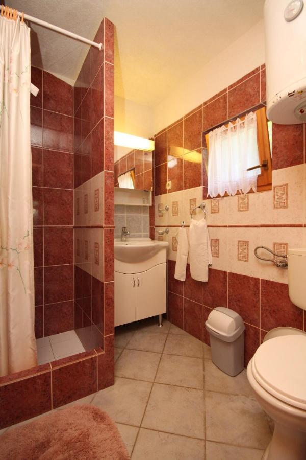 Apartments With A Parking Space Rukavac, Vis - 2444 รูคาวาซ ภายนอก รูปภาพ
